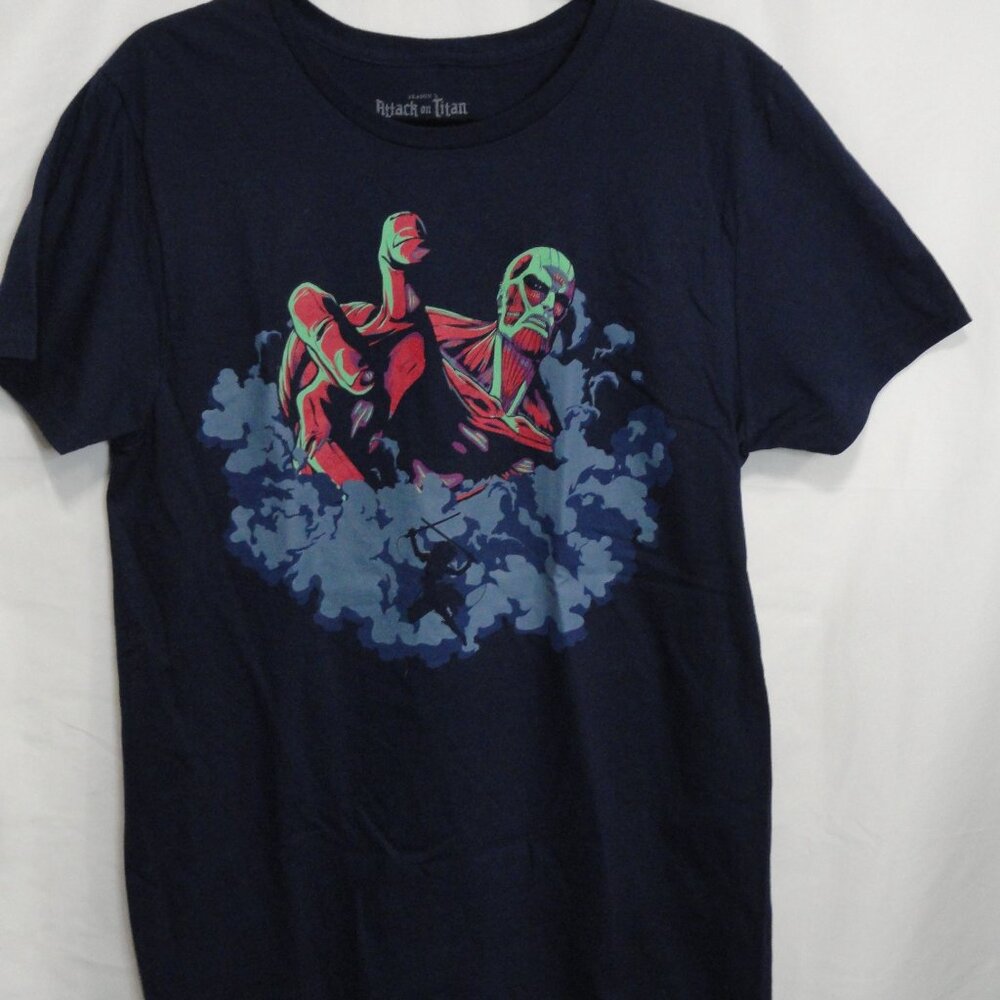 NWOT Attack On Titan - Season 2 LootCrate Lootwear Exclusive Size Medium